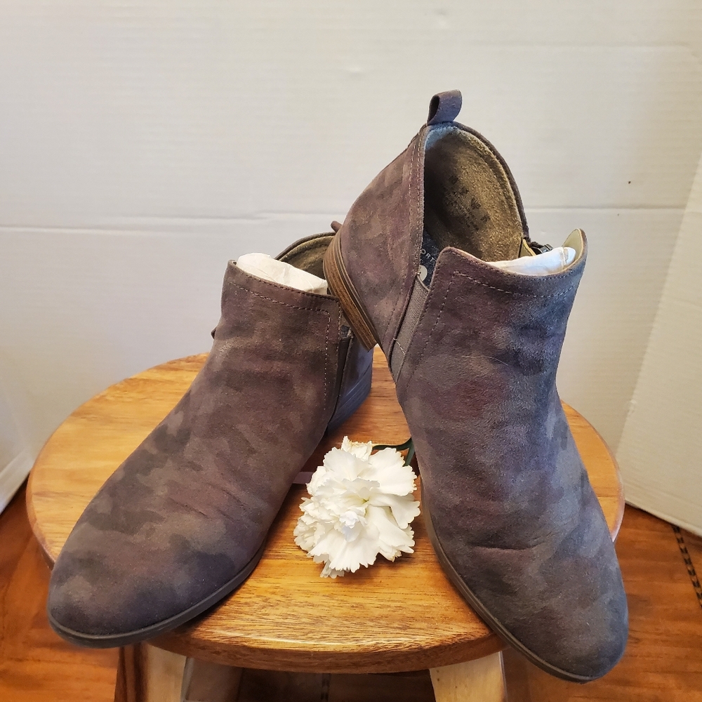 Dr Scholl's Rate Zip Vegan Olive Camo Booties, Size 8 Medium